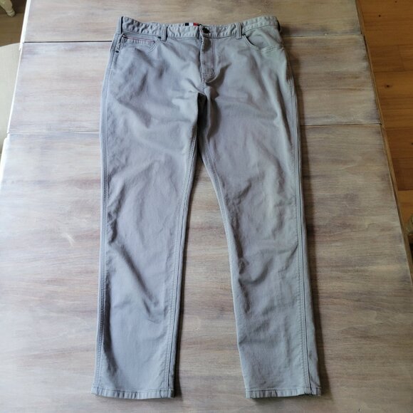 Tommy Hilfiger Men’s Jeans 38x32 Gray Straight Leg Mid Rise Casual Pants - Picture 1 of 10